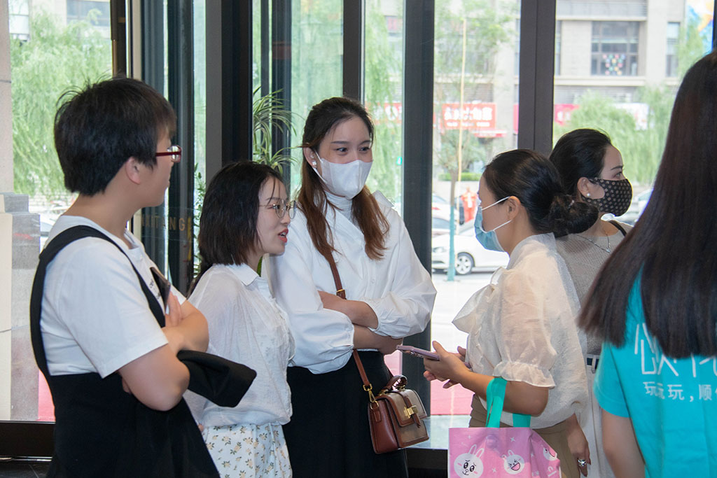 博思花藝婚慶教育，婚慶培訓(xùn)，花藝培訓(xùn)，插花培訓(xùn)，花藝師培訓(xùn)，主持人培訓(xùn)，商務(wù)主持人培訓(xùn)，花店運(yùn)營(yíng)培訓(xùn)，花店全系統(tǒng)營(yíng)銷(xiāo)，小白開(kāi)花店，小白學(xué)主持，金璽棠婚慶酒店，金璽棠總部，鄭州金麻雀教育科技有限公司
