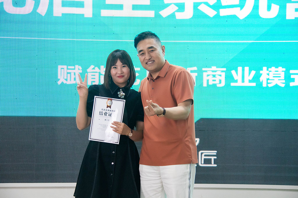 博思花藝婚慶教育，婚慶培訓(xùn)，花藝培訓(xùn)，插花培訓(xùn)，花藝師培訓(xùn)，主持人培訓(xùn)，商務(wù)主持人培訓(xùn)，花店運(yùn)營(yíng)培訓(xùn)，花店全系統(tǒng)營(yíng)銷(xiāo)，小白開(kāi)花店，小白學(xué)主持，金璽棠婚慶酒店，金璽棠總部，鄭州金麻雀教育科技有限公司