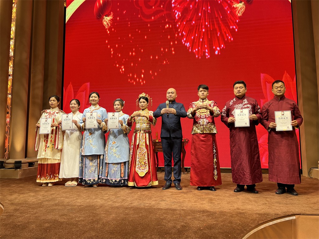 博思花藝婚慶教育，婚慶培訓(xùn)，花藝培訓(xùn)，插花培訓(xùn)，花藝師培訓(xùn)，主持人培訓(xùn)，商務(wù)主持人培訓(xùn)，花店運營培訓(xùn)，花店全系統(tǒng)營銷，小白開花店，小白學(xué)主持，金璽棠婚慶酒店，金璽棠總部，鄭州金麻雀教育科技有限公司