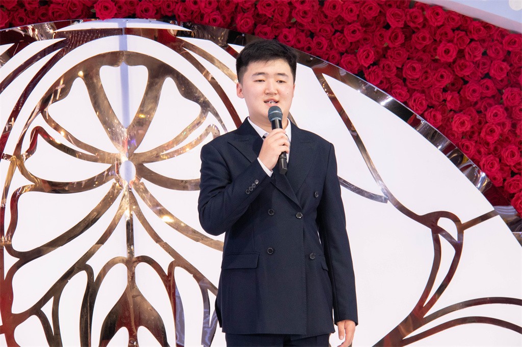 博思花藝婚慶教育，婚慶培訓(xùn)，花藝培訓(xùn)，插花培訓(xùn)，花藝師培訓(xùn)，主持人培訓(xùn)，商務(wù)主持人培訓(xùn)，花店運(yùn)營培訓(xùn)，花店全系統(tǒng)營銷，小白開花店，小白學(xué)主持，金璽棠婚慶酒店，金璽棠總部，鄭州金麻雀教育科技有限公司