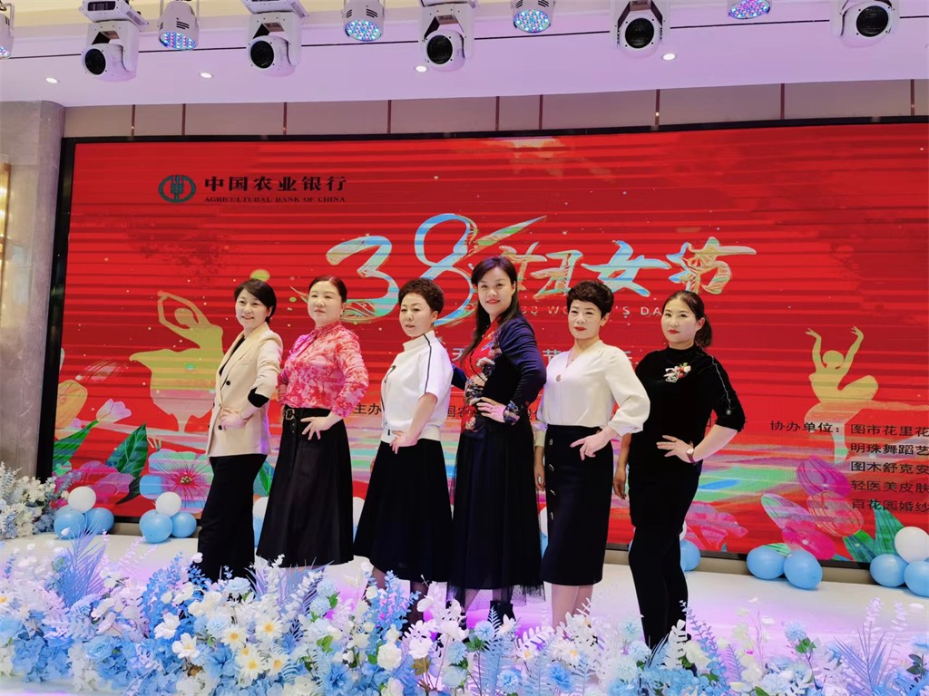 博思花藝婚慶教育，婚慶培訓，花藝培訓，插花培訓，花藝師培訓，主持人培訓，商務主持人培訓，花店運營培訓，花店全系統(tǒng)營銷，小白開花店，小白學主持，金璽棠婚慶酒店，金璽棠總部，鄭州金麻雀教育科技有限公司