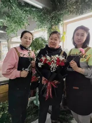 博思花藝婚慶教育，婚慶培訓(xùn)，花藝培訓(xùn)，插花培訓(xùn)，花藝師培訓(xùn)，主持人培訓(xùn)，商務(wù)主持人培訓(xùn)，花店運(yùn)營培訓(xùn)，花店全系統(tǒng)營銷，小白開花店，小白學(xué)主持，金璽棠婚慶酒店，金璽棠總部，鄭州金麻雀教育科技有限公司